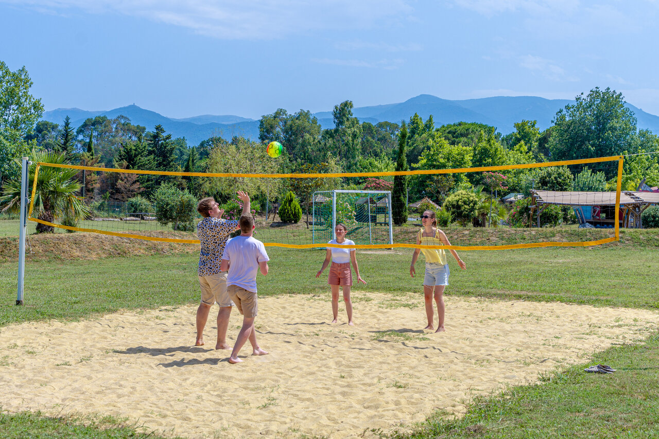 Beach-volley anim� au camping CAPFUN Mael � ARGELES SUR MER (66).