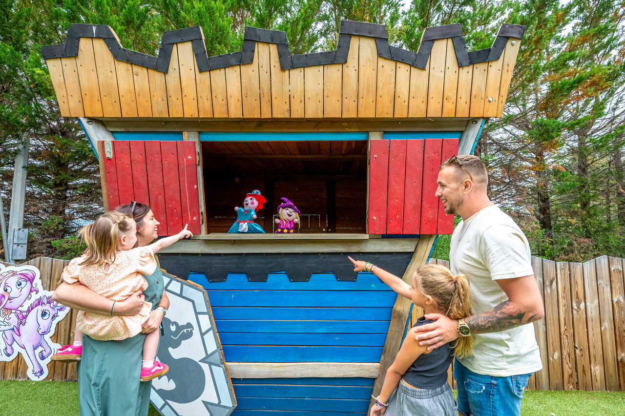 Spectacle de marionnettes au camping CAPFUN Malissonne � LA CADIERE D'AZUR (83).