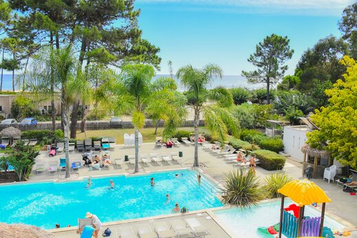 Piscine extérieure, jeux aquatiques enfants au camping CAPFUN Marina d'Aléria à Aleria (20)