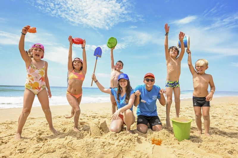 Animation enfants plage au camping VAGUES OCEANES Marina Landes � Mimizan (40).