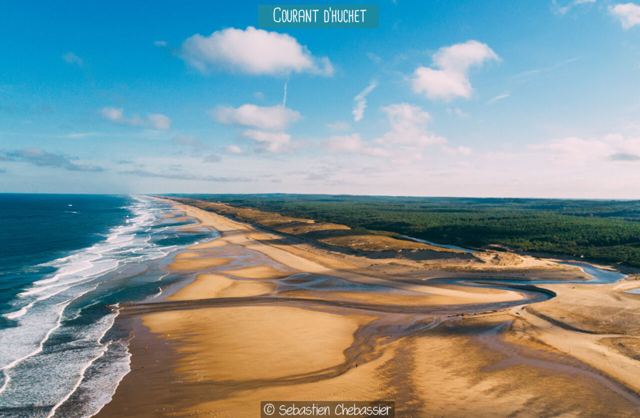 Courant d'Huchet, rivi�re c�ti�re et plage sauvage pr�s de Mimizan, Landes.