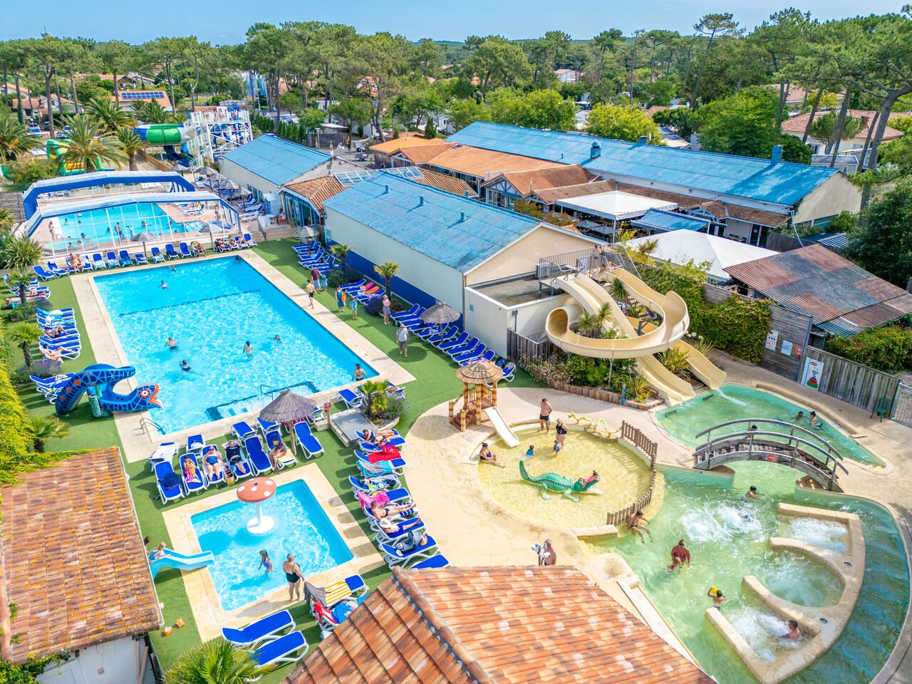 Piscines, toboggans et espace aqualudique au camping VAGUES OCEANES Marina Landes (40).