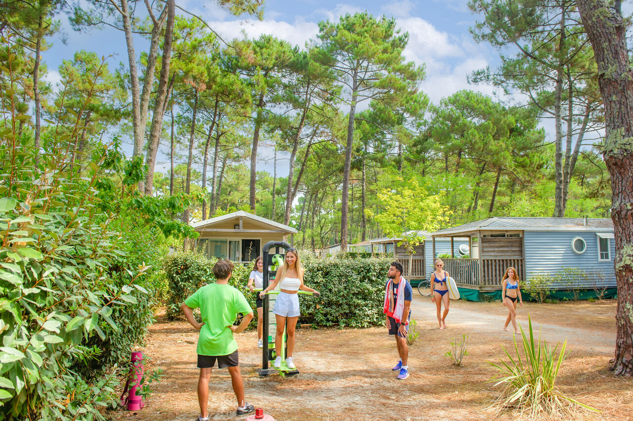 �quipements sportifs ext�rieurs et Mobil-homes au camping VAGUES OCEANES Marina Landes � Mimizan (40).