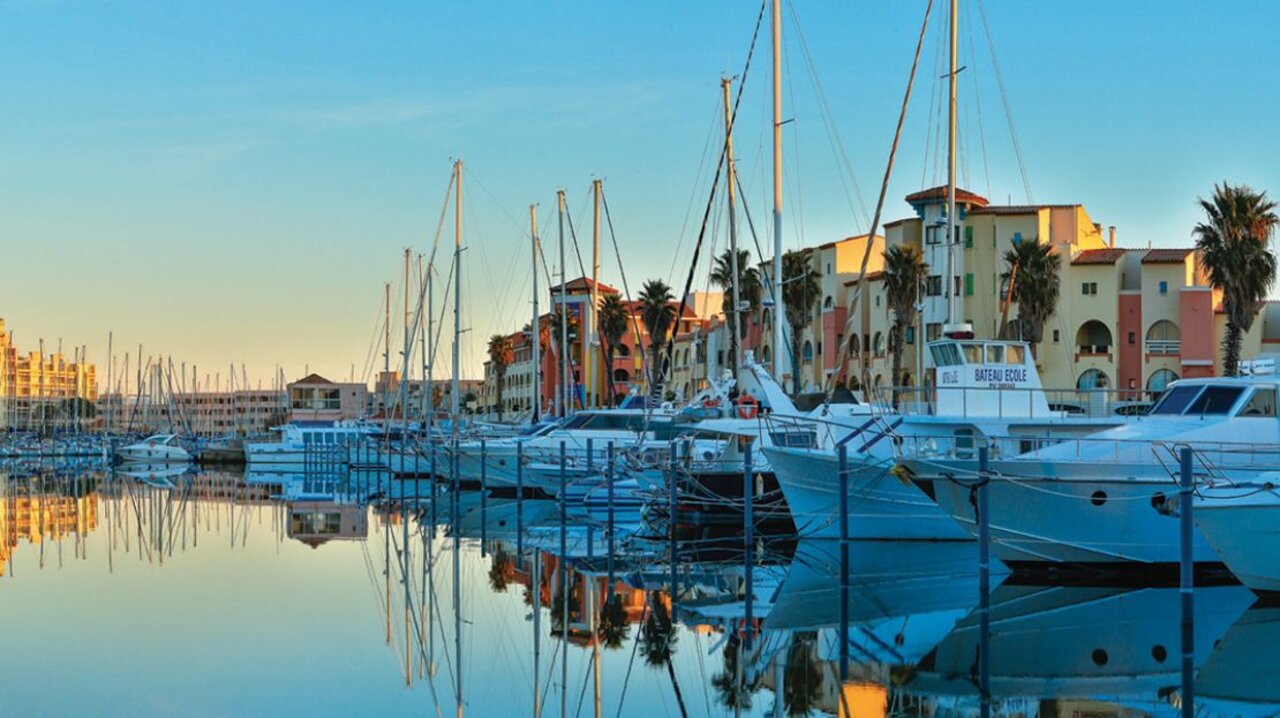 Bateaux amarr�s, port de plaisance, VAGUES OCEANES Marinette � Ste Marie La Mer (66).