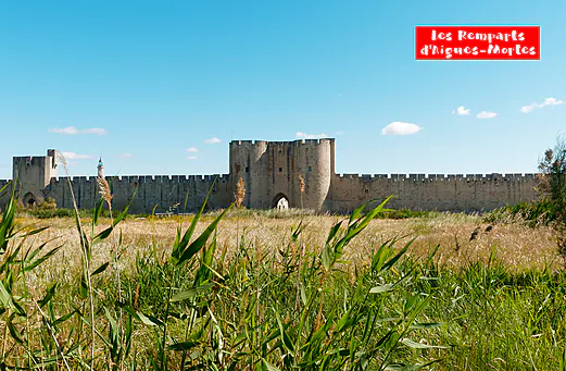 Remparts médiévaux d'Aigues-Mortes, une ville historique à visiter en Camargue. Remparts médiévaux d'Aigues-Mortes, une ville historique à visiter en Camargue.