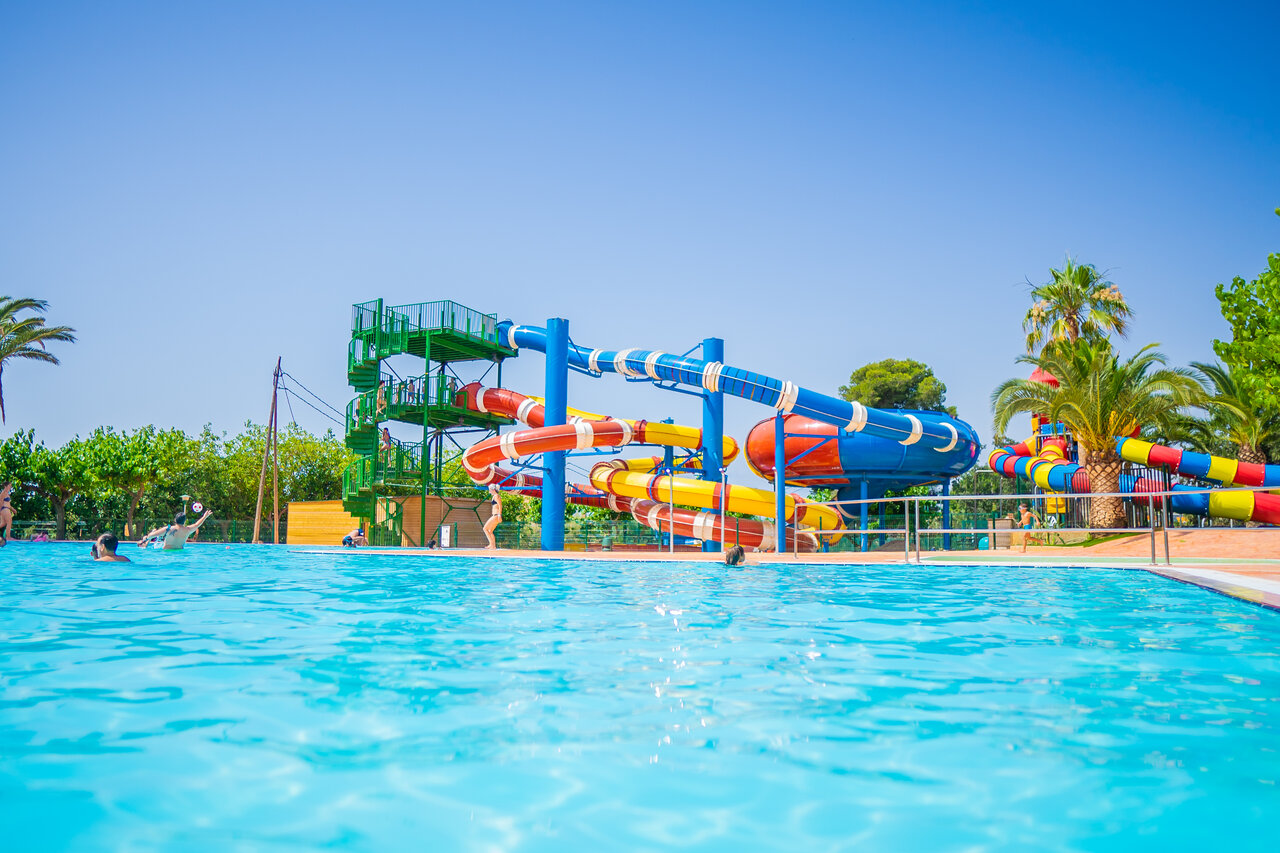 Toboggans aquatiques et piscine au camping CAPFUN Mirmanda � Cambrils - Vinyols i els Arcs (43).