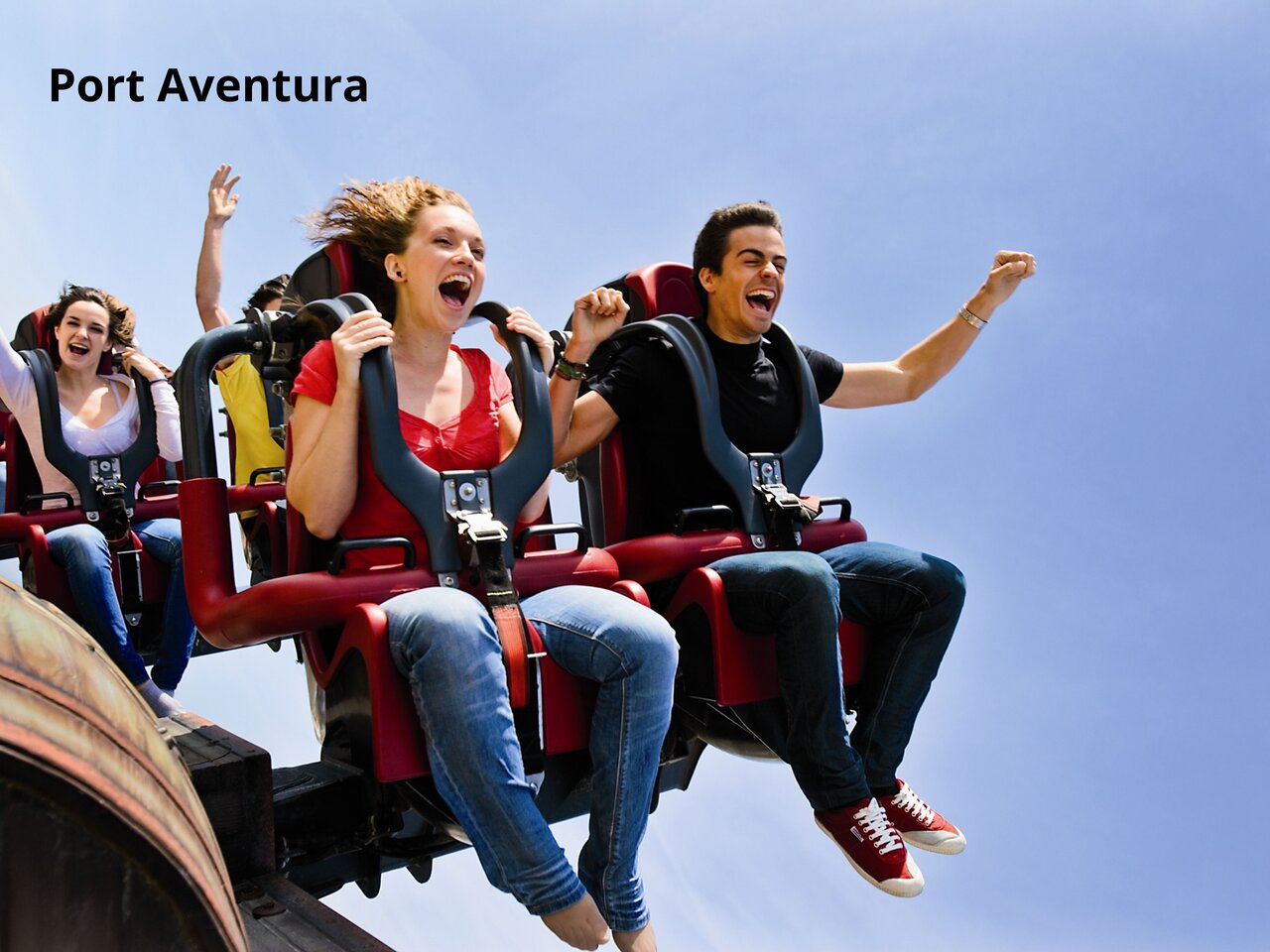 Montagnes russes excitantes � Port Aventura, un parc d'attractions pr�s de Cambrils.
