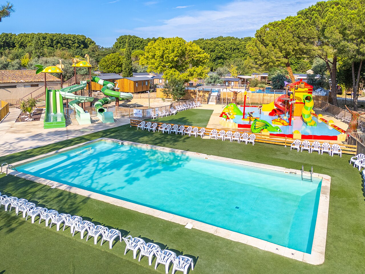 Piscine, toboggans et parc aquatique au camping VAGUES OCEANES Monte Cristo � Vauvert (30).