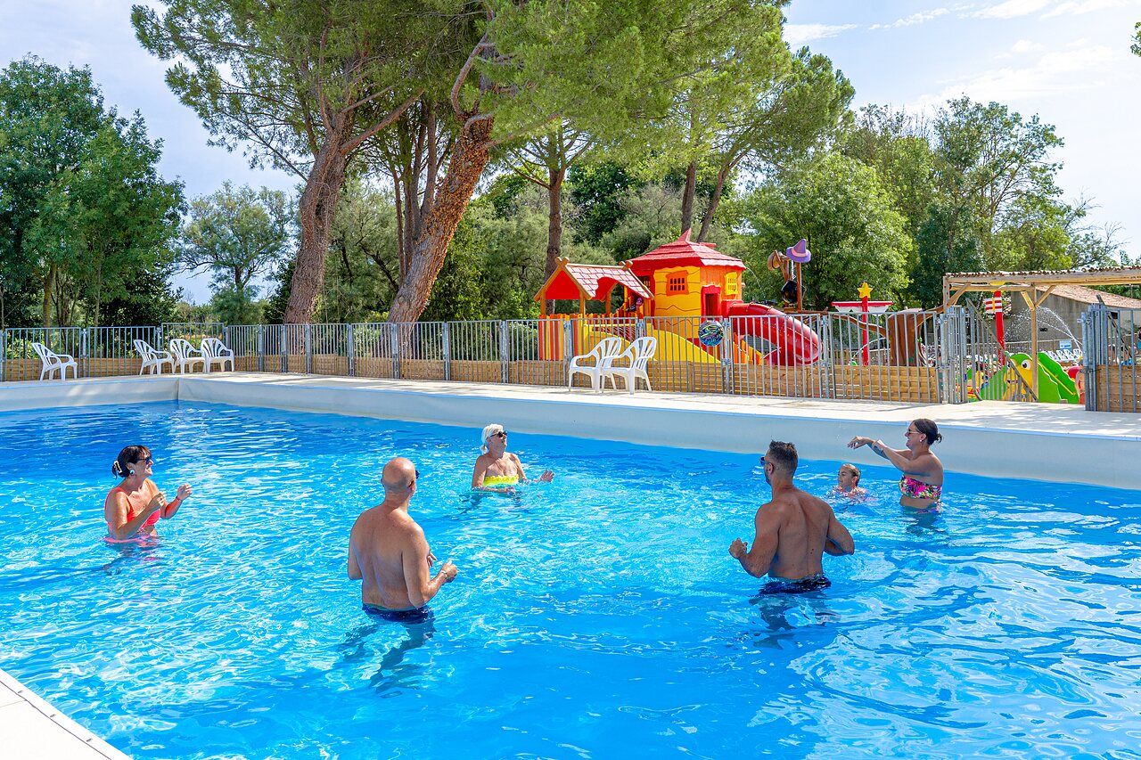 Piscine, jeux au camping VAGUES OCEANES Monte Cristo � Vauvert (30).