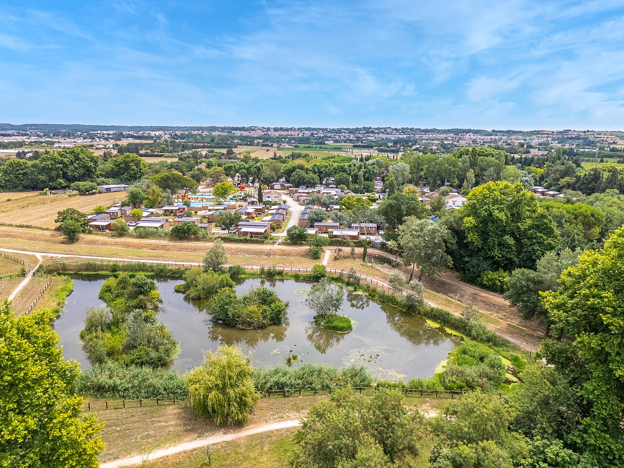 Camping, Mobil-homes, �tang au camping VAGUES OCEANES Monte Cristo � Vauvert.