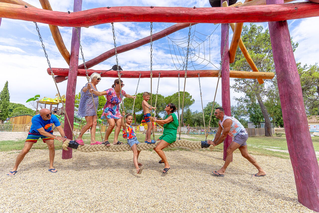 Balan�oire jeux au camping VAGUES OCEANES Monte Cristo � Vauvert.