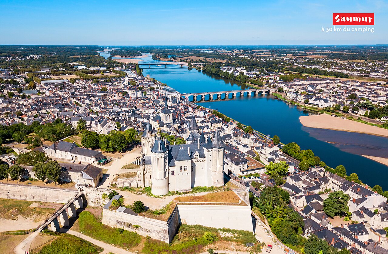 Ch�teau de Saumur et la Loire, ville historique � visiter pr�s du camping.