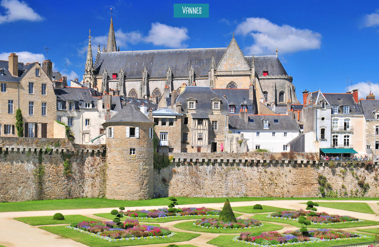 Jardins des remparts et cath�drale Saint-Pierre, Vannes, Morbihan, lieu � visiter.