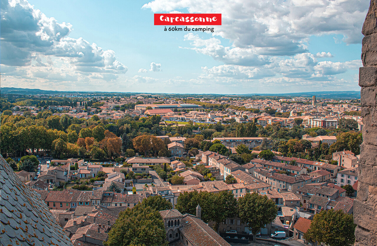Vue a�rienne de la cit� m�di�vale de Carcassonne, un site historique proche du camping.