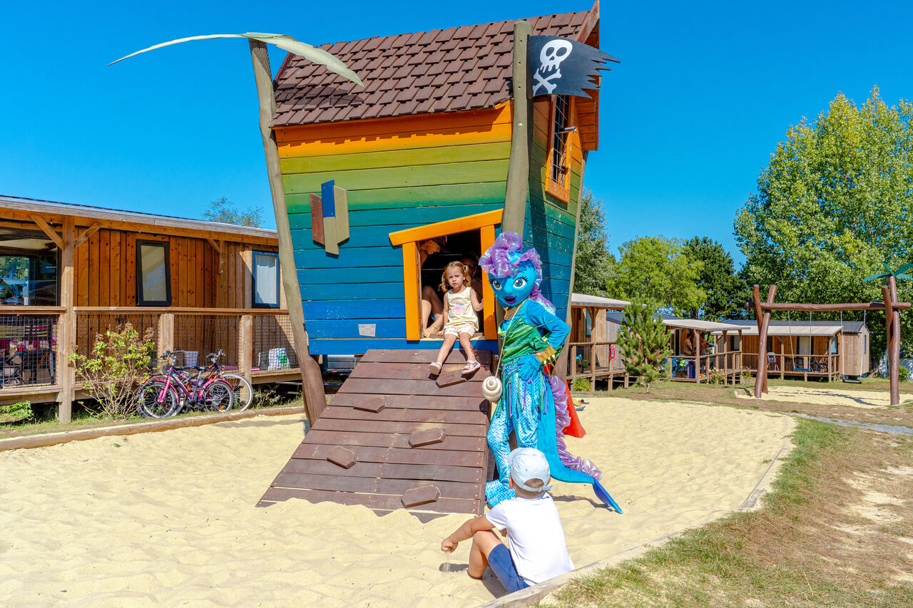 Aire de jeux pirate, enfant et mascotte, Mobil-homes au camping VAGUES OCEANES Odyss�e (14).