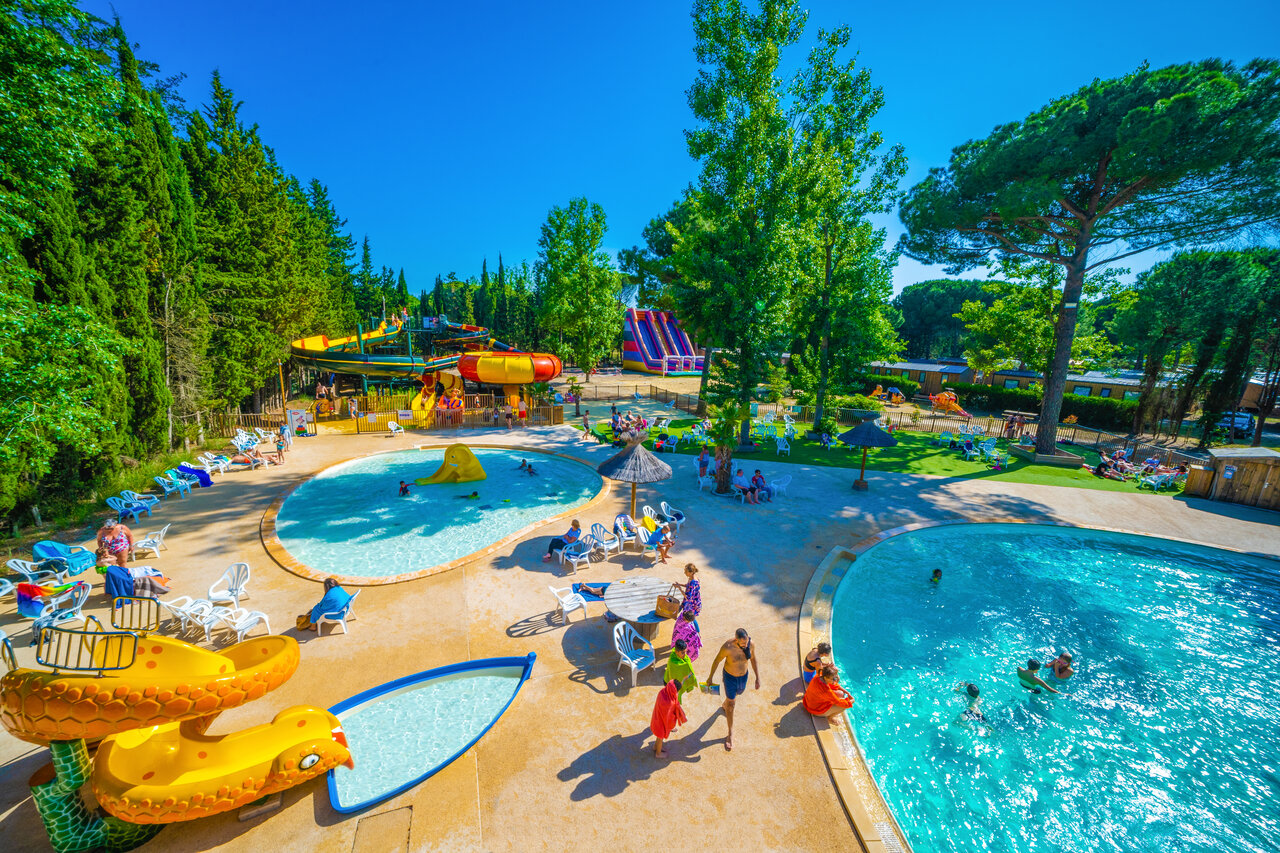 Espace aquatique avec piscines, toboggans et jeux au camping CAPFUN Or � La Grande Motte (34).