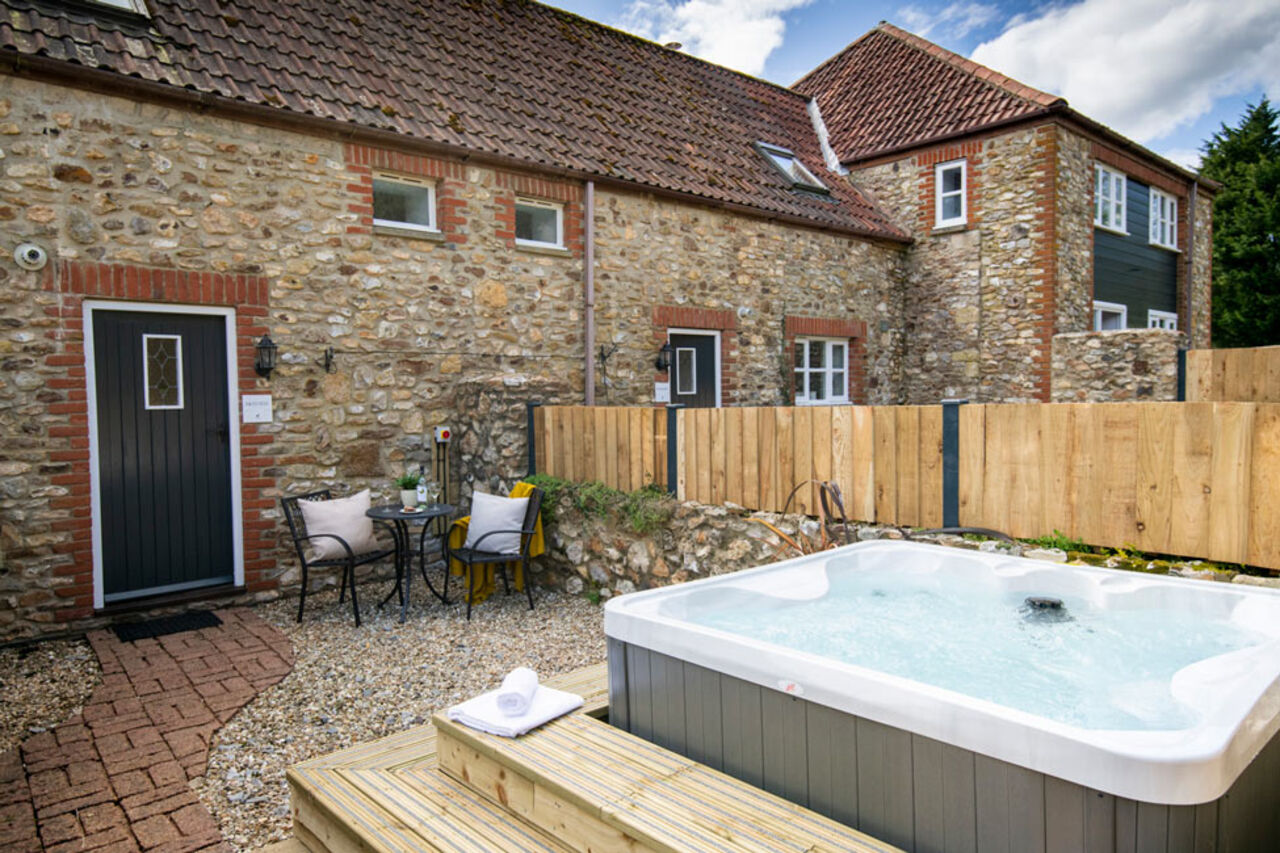 H�bergement en pierre avec jacuzzi priv� au camping CAPFUN UK Otter Falls � Upottery Nr Honiton.