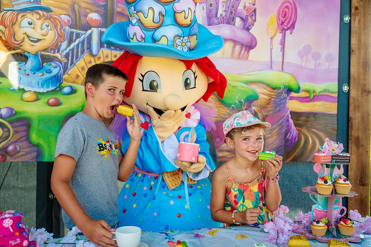 Animation enfants, mascotte et g�teaux au camping CAPFUN Pachy � FOSSES LA VILLE.