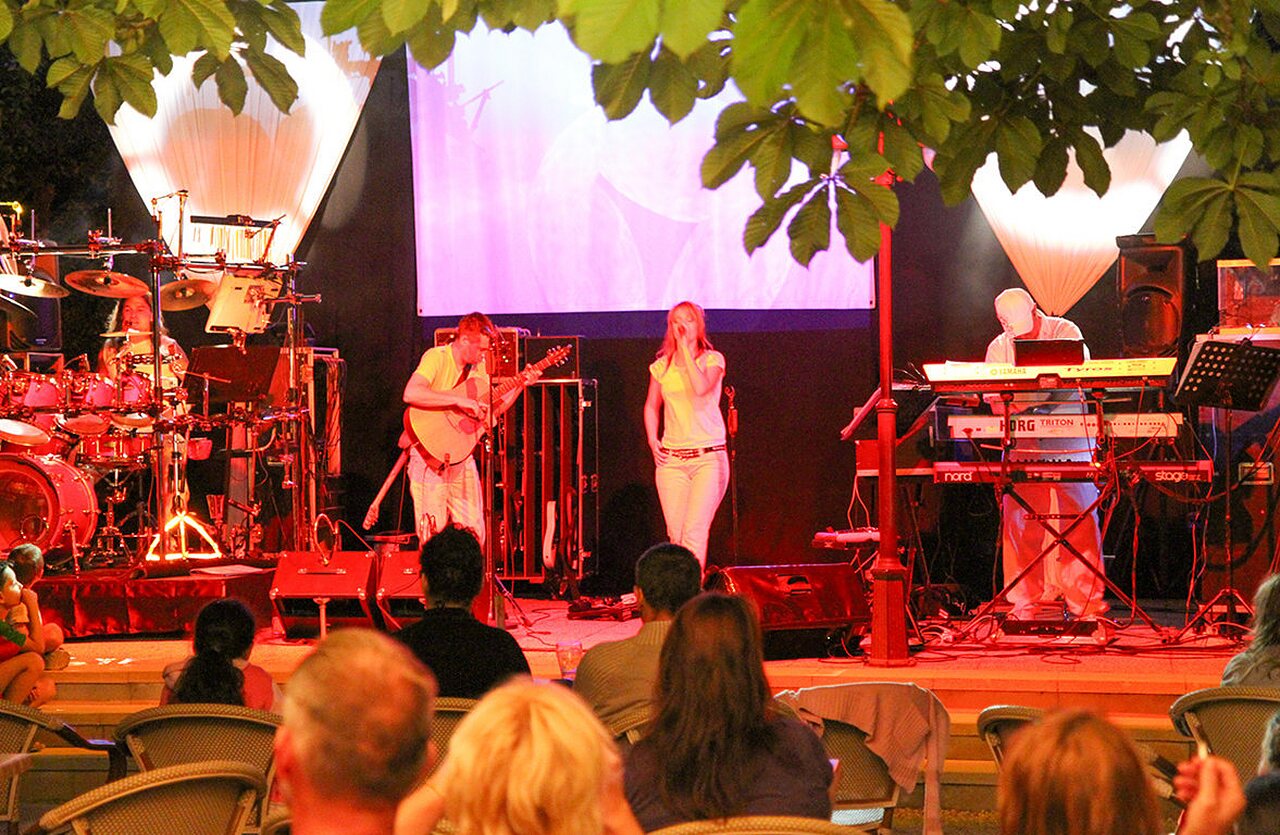 Concert live, groupe au camping VAGUES OCEANES Paille Basse � Souillac (46).