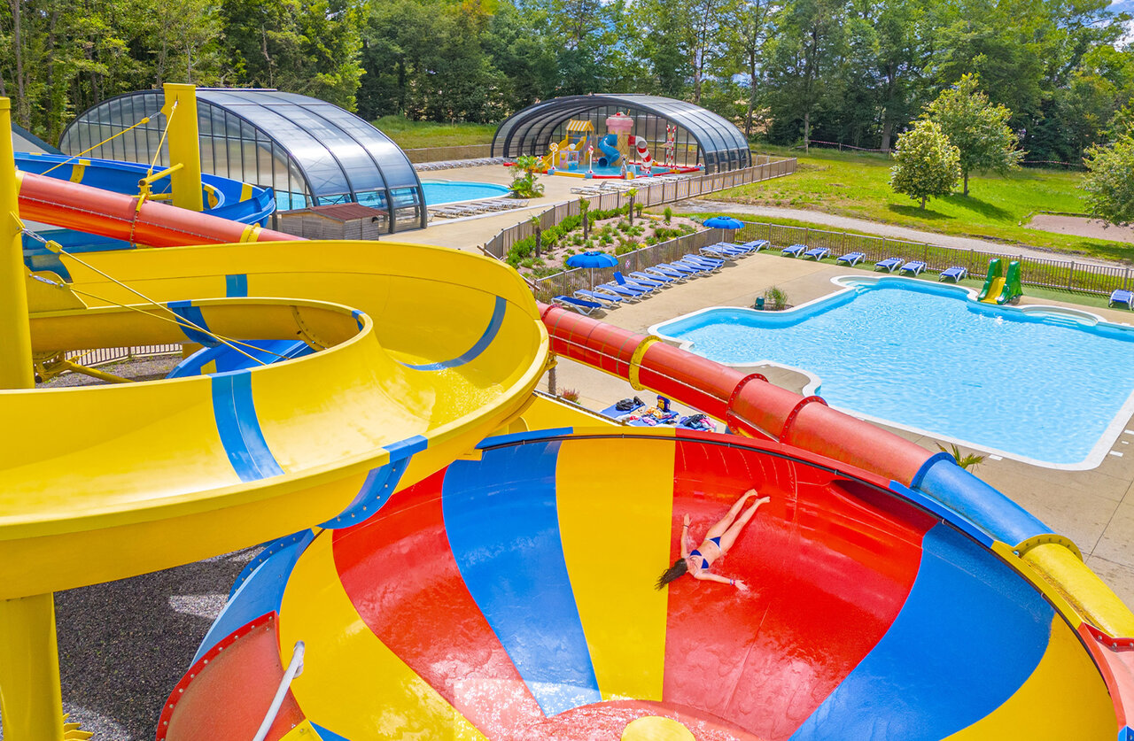 Toboggans aquatiques g�ants et piscines au camping CAPFUN Palais de Gaufrette (57).