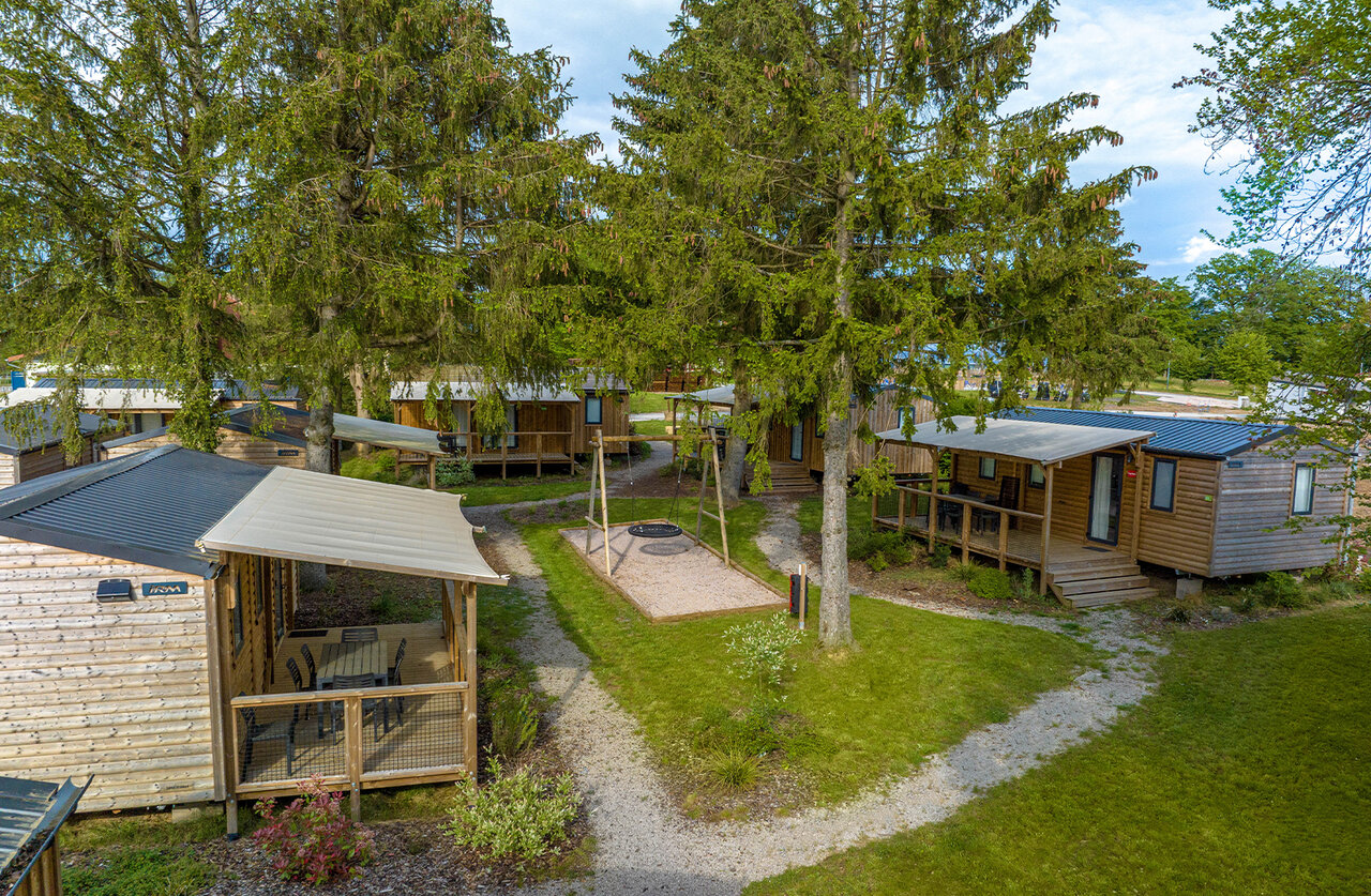 Mobile homes, terrasses, jeux au camping CAPFUN Palais de Gaufrette � R�mering les Puttelange.