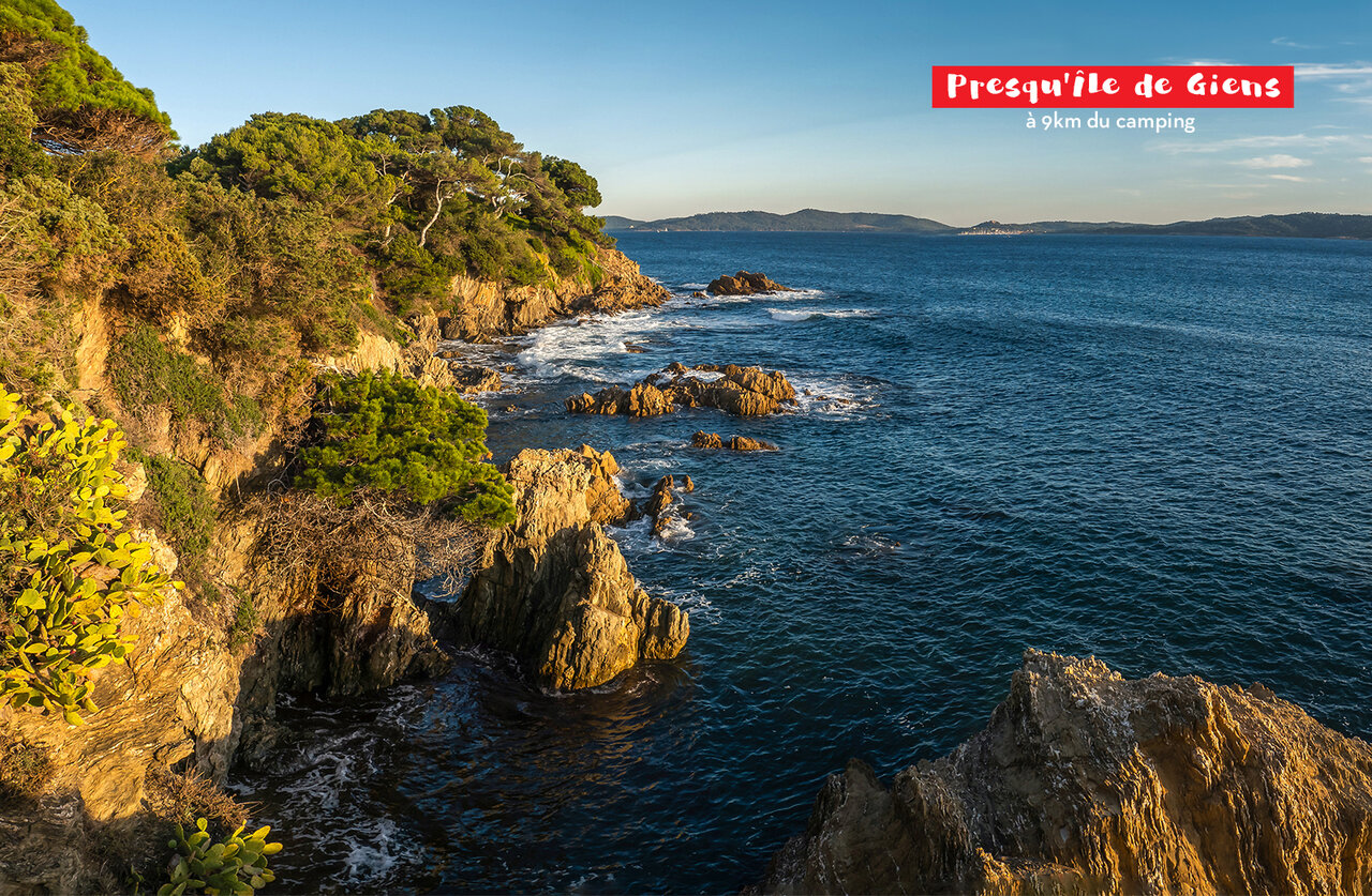 Presqu'�le de Giens, c�te rocheuse m�diterran�enne � visiter pr�s d'Hy�res les Palmiers.