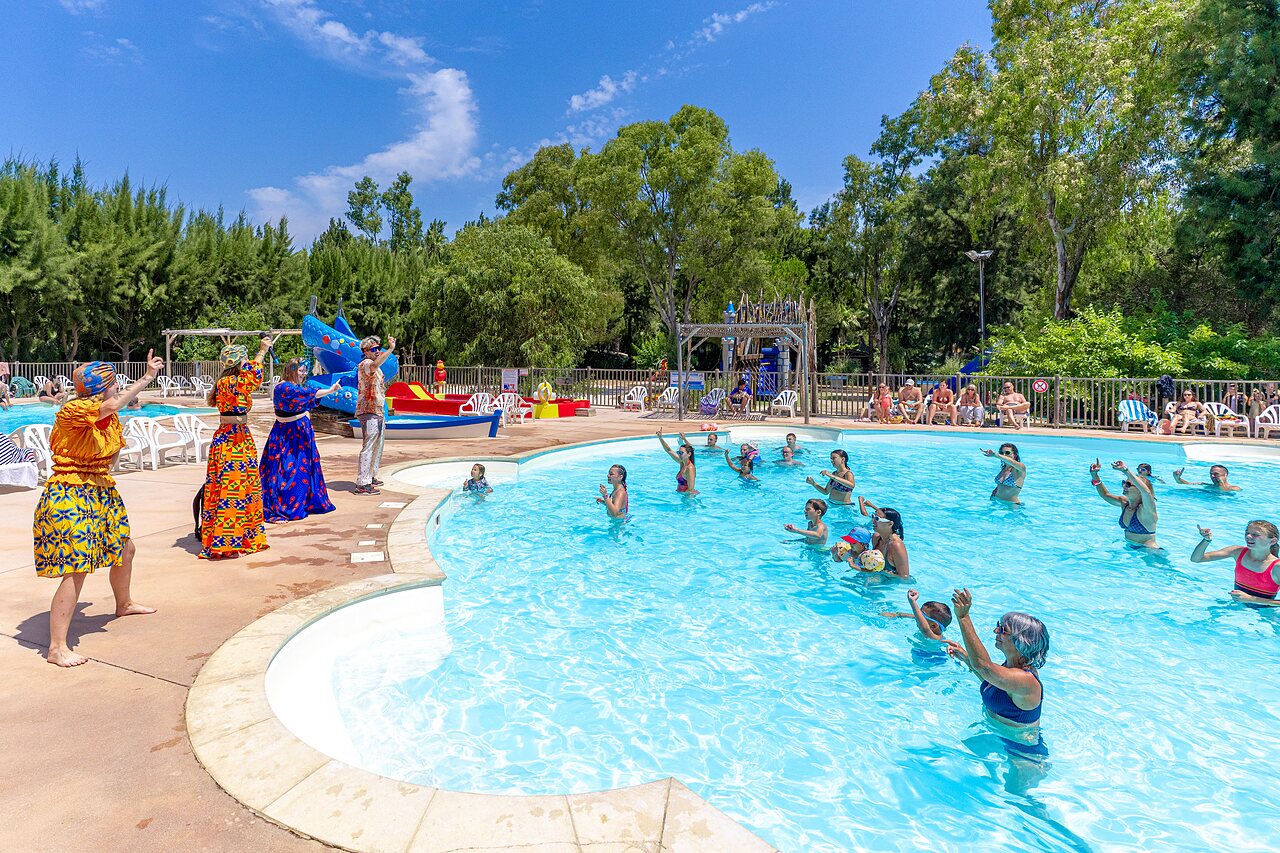 Animation aquatique et piscine ext�rieure au CAPFUN Parc et Plage � Hy�res.