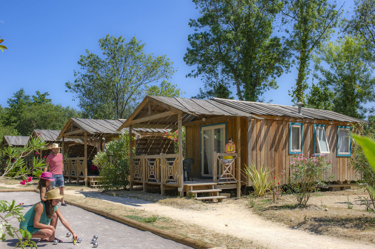 Mobil-homes en bois et p�tanque au camping CAPFUN Paris Roussillon � ARGELES SUR MER (66).