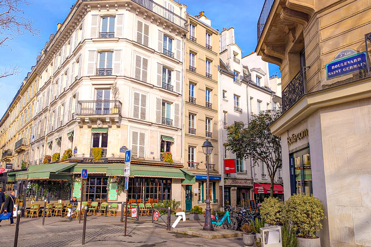Rue parisienne anim�e, Boulevard Saint-Germain, quartier latin � visiter pr�s de Paris.