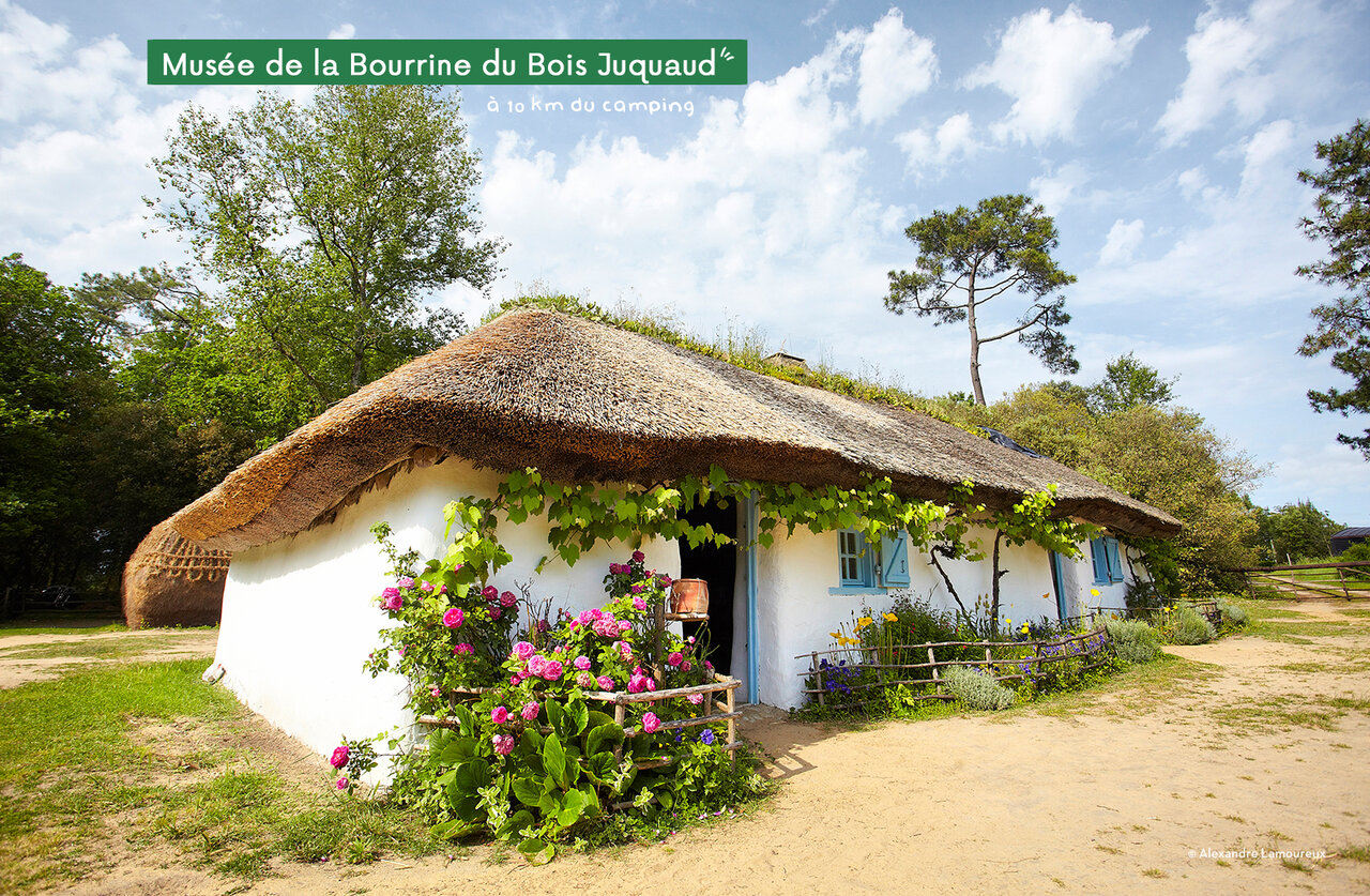 Mus�e de la Bourrine du Bois Juquaud, maison traditionnelle � visiter en Vend�e.
