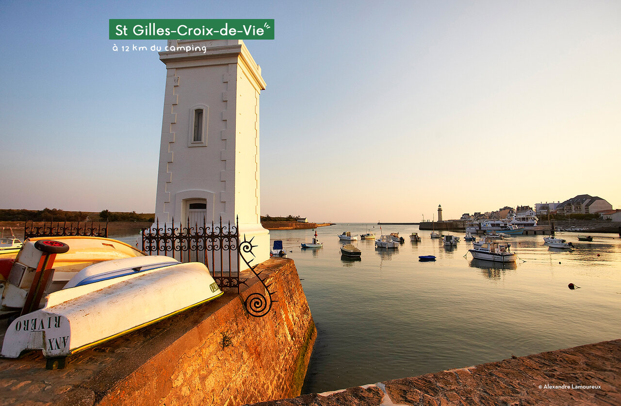 Phare et port de plaisance de Saint-Gilles-Croix-de-Vie en Vend�e, � visiter.