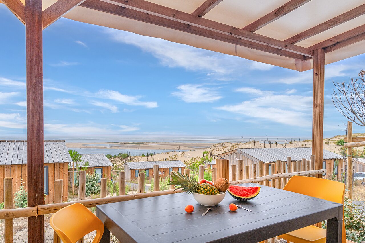 Mobil-home avec terrasse, vue mer et dunes, au camping CLICOCHIC Petit Nice � PYLA SUR MER (33).