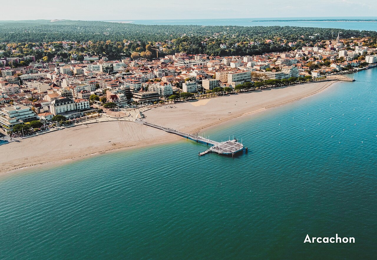 Plage d'Arcachon et jet�e, lieu touristique � visiter en Gironde.