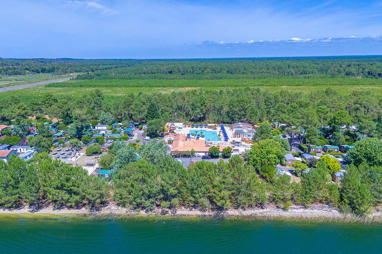 Camping CAPFUN Pin�da � CAZAUX (33) : complexe aquatique, Mobil-homes, vue a�rienne.