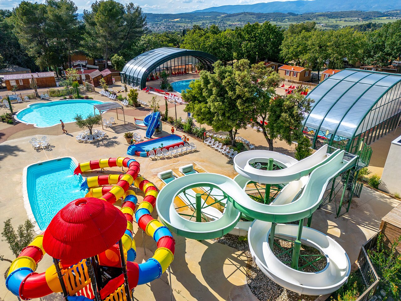 Grand parc aquatique, toboggans et piscines au camping CAPFUN Pin�des du Luberon � PERTUIS (84).