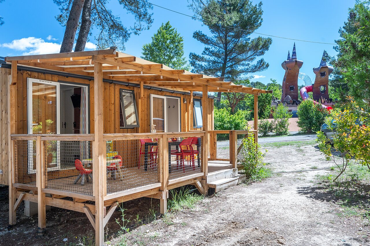Mobil-home, aire de jeux au camping CAPFUN Pin�des du Luberon � PERTUIS.