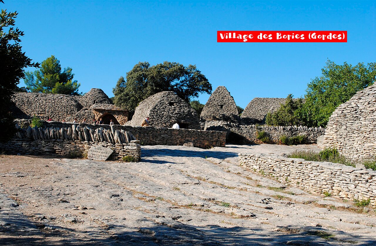 Village des Bories, site historique en pierre s�che � visiter pr�s de Gordes, Provence.