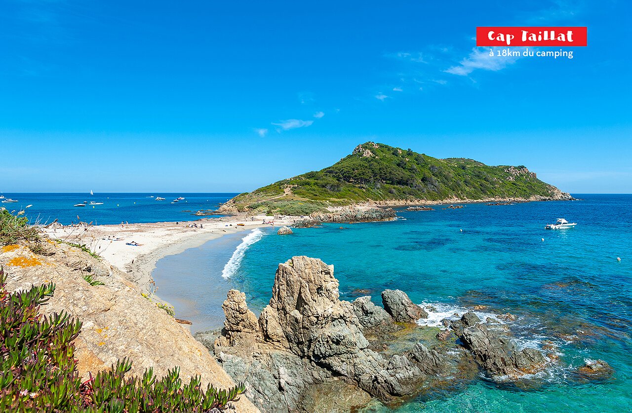 Plage de sable fin et eaux turquoise de Cap Taillat, pr�s de Grimaud.