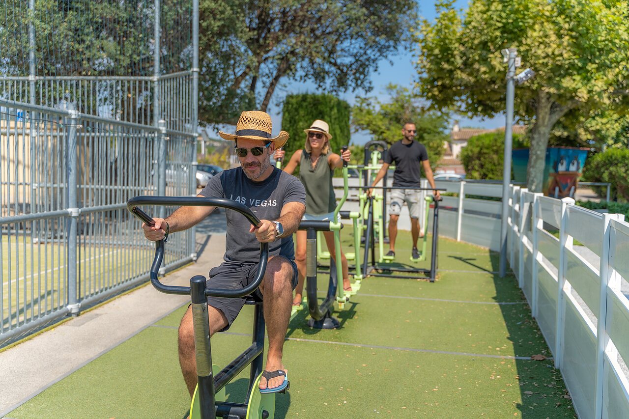 Fitness ext�rieur pour adultes, camping CAPFUN La Pin�de de Grimaud (83).