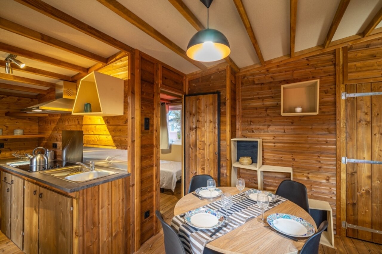 Int�rieur Mobil-home moderne au camping CAPFUN Plan du Fernuy � LA CLUSAZ (74).