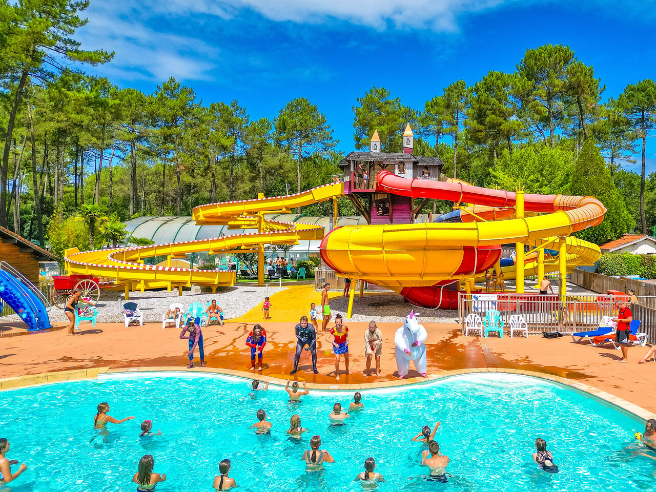 Piscine, toboggans aquatiques et animation au camping CAPFUN Pomme de Pin � Saubion (40).