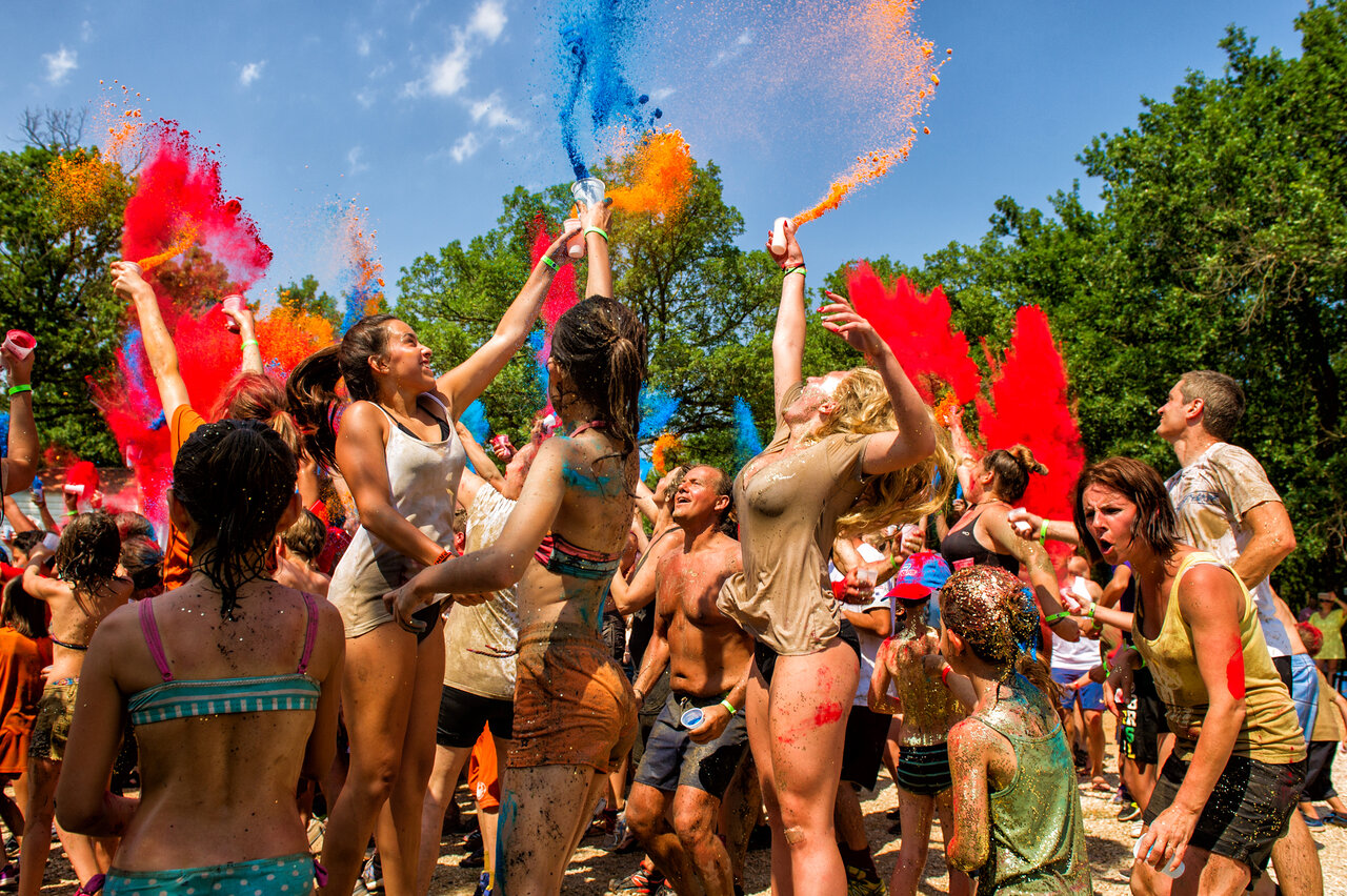 Animation color�e, festival Holi au camping CAPFUN Pomme de Pin � Saubion (40).
