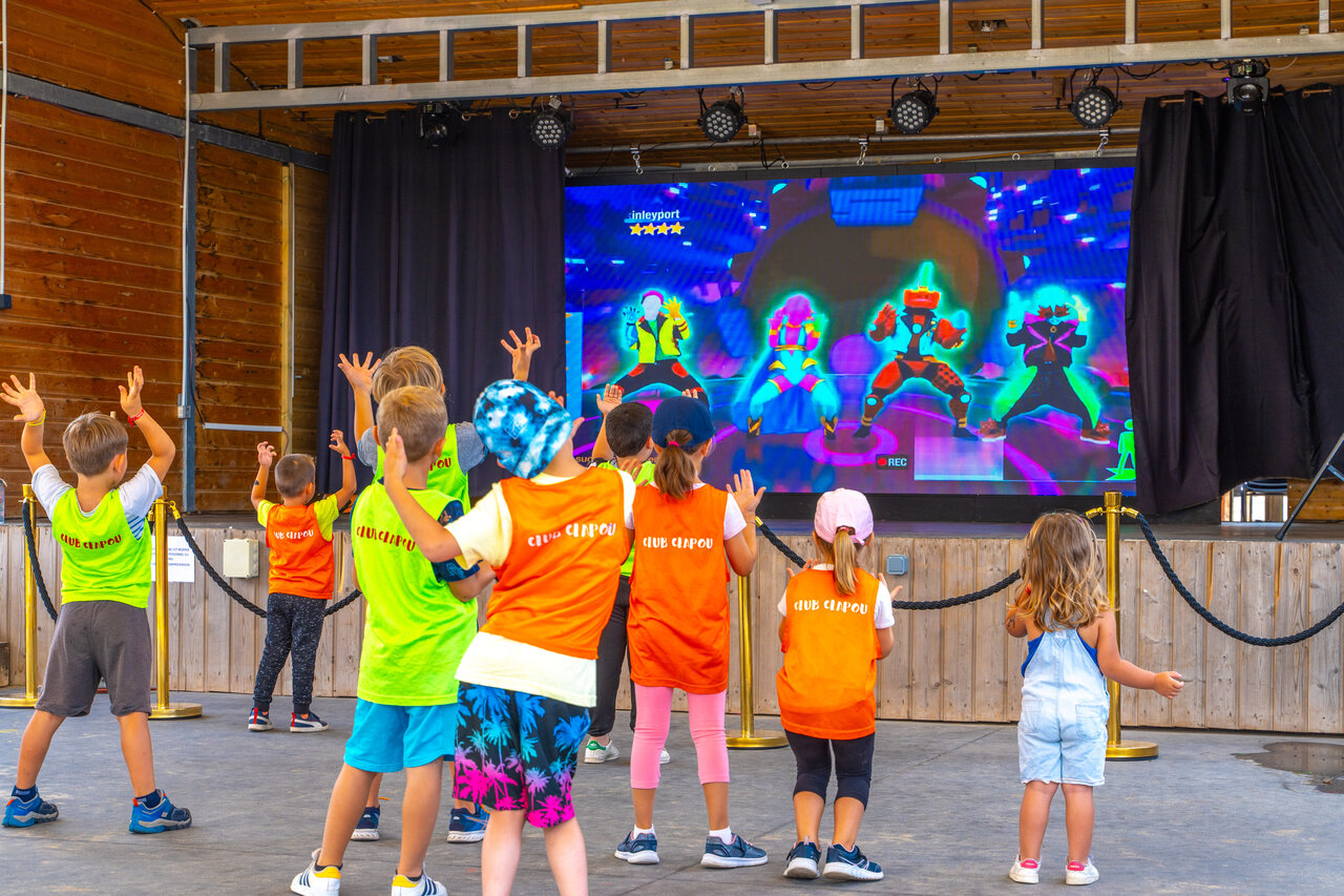 Animation danse interactive enfants au camping CAPFUN Pomme de Pin � Saubion (40).