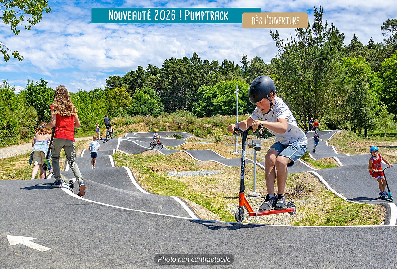 Pumptrack pour enfants en trottinette et v�lo au camping VAGUES OCEANES Pr�s de la Fontaine � Gouaix (77).
