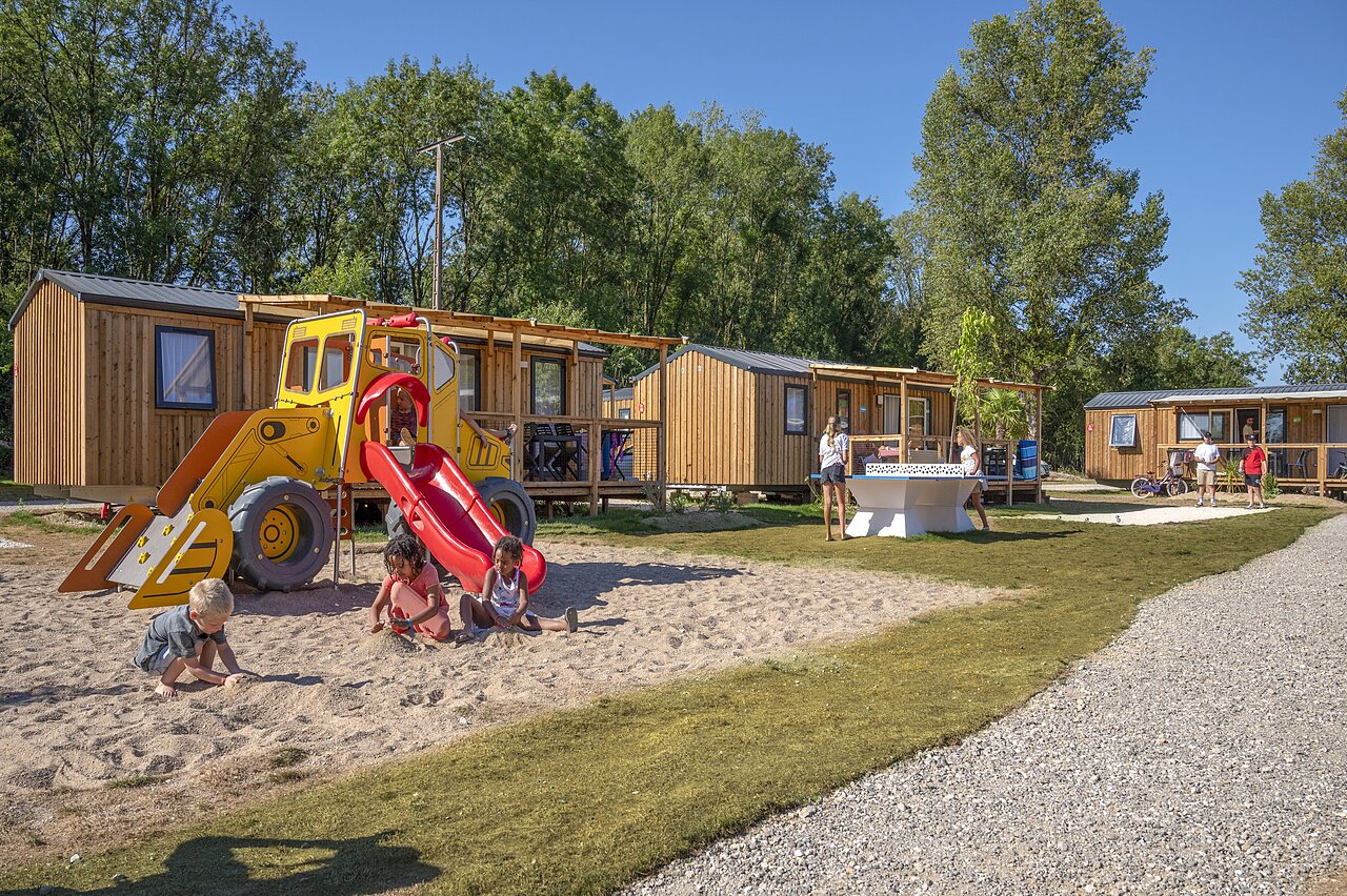 Aire de jeux, enfants, Mobil-homes au camping VAGUES OCEANES � Gouaix (77).