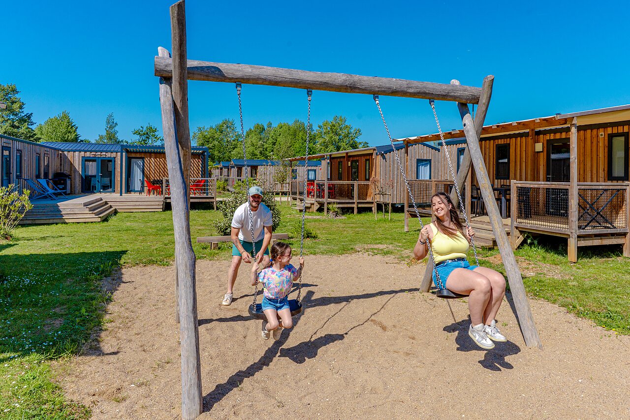 Balan�oires et Mobil-homes au camping VAGUES OCEANES Pr�s de la Fontaine � Gouaix (77).