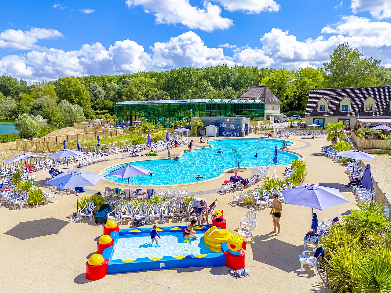 Piscine ext�rieure, pataugeoire enfants au camping VAGUES OCEANES � Gouaix (77).