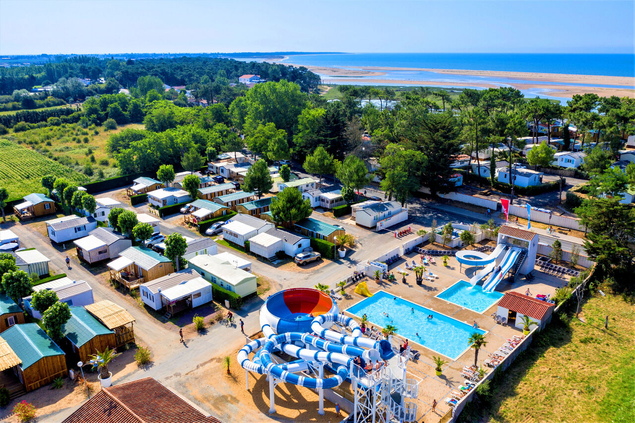 Toboggans aquatiques, piscines et Mobil-homes au camping CAPFUN Prises � La TRANCHE SUR MER (85).