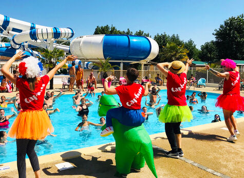 Animation aquatique en piscine, toboggans au camping CAPFUN Prises à La TRANCHE SUR MER (85).
