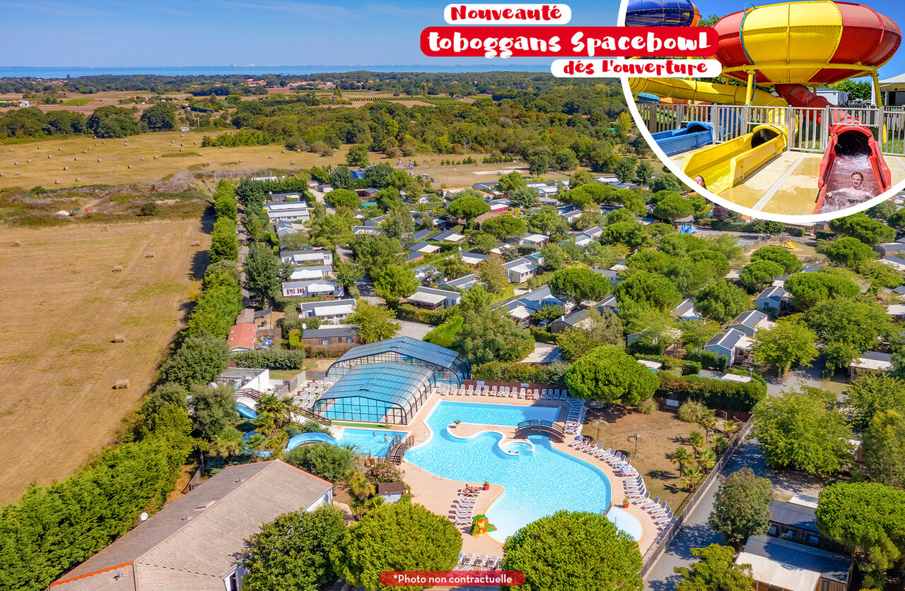 Piscine ext�rieure, toboggans Spacebowl au camping CAPFUN Quatre Vents d'Ol�ron (17).